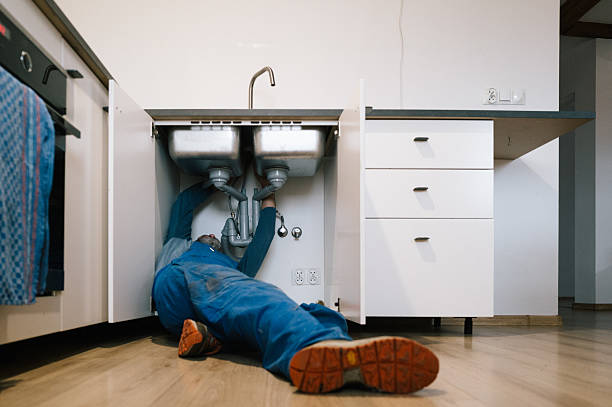 Professional Emergency Plumber technician working in Fulton, MS